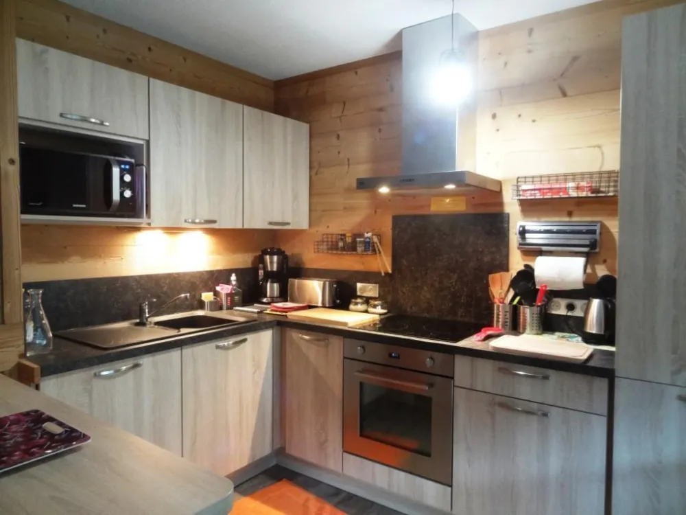 Appartement 56 m2 - 3 étoiles sur la piste de retour, wifi par sfr et garage avec prise pour voiture electrique