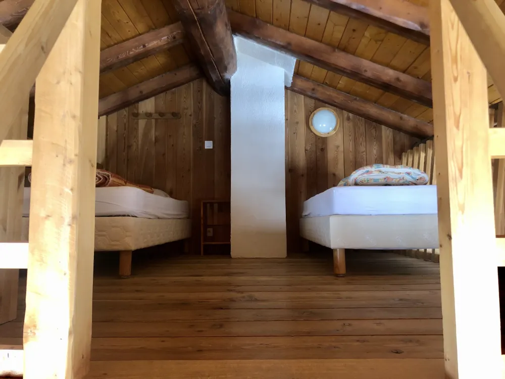 Mezzanine avec lits simples