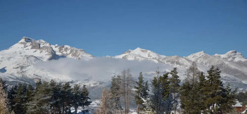 Vu du chalet sur la chaine de montagne