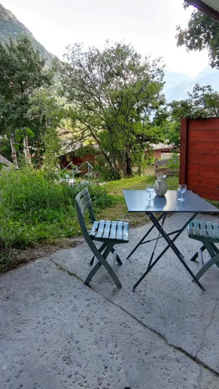 Table, Chaises et chaises longues.