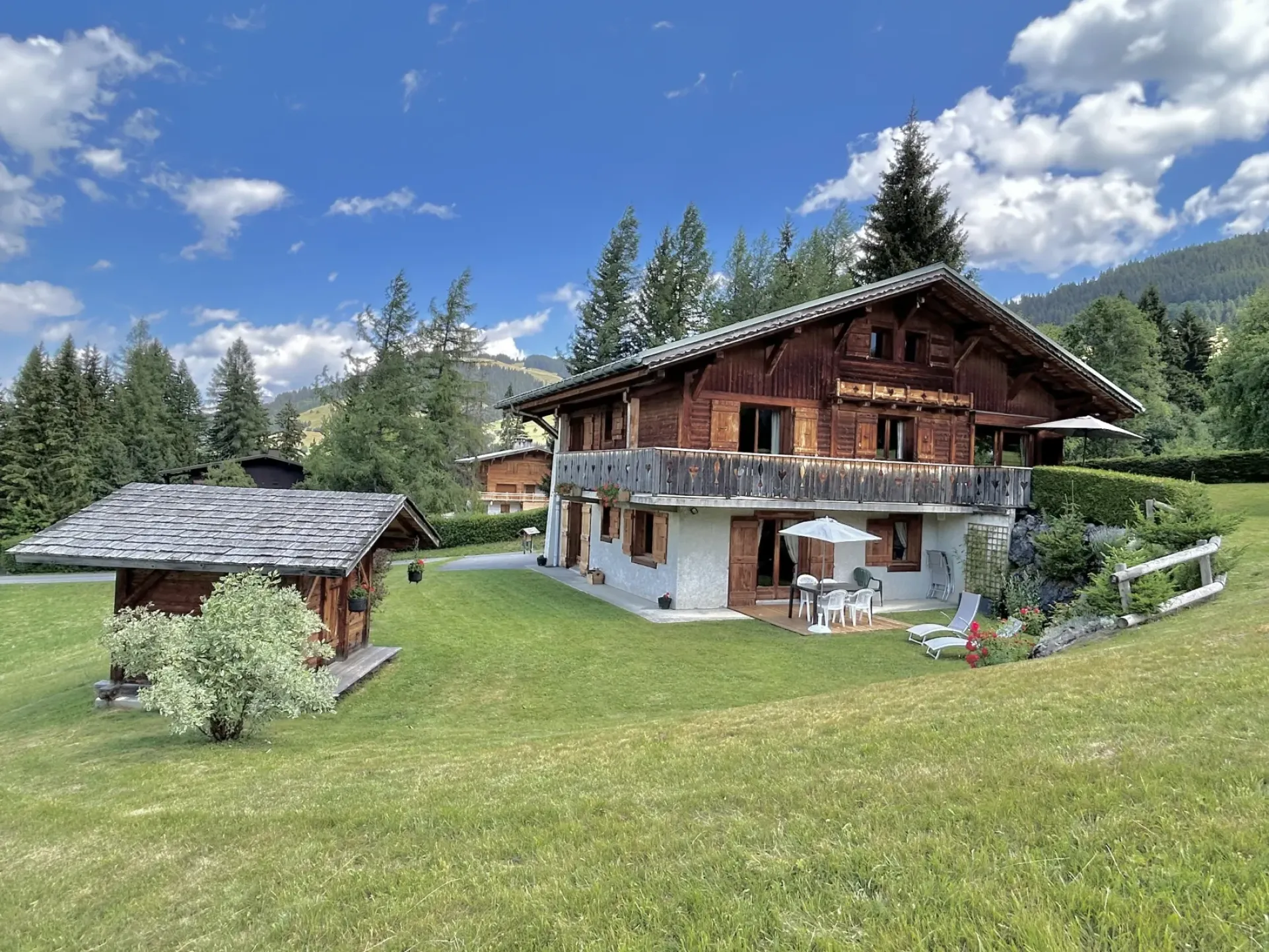Le chalet avec l'appartement en rez de jardin