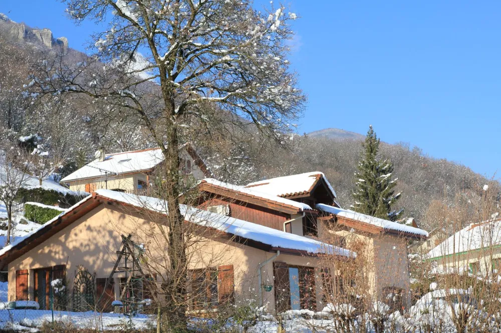 Encore sous la neige et le ciel bleu