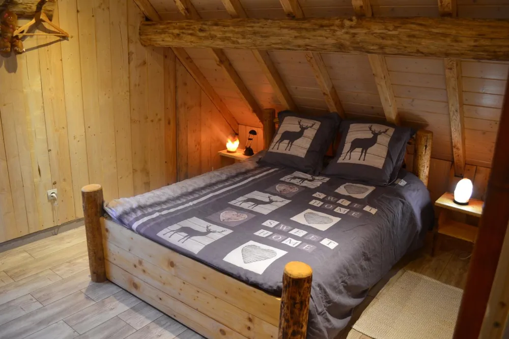 Le chambre du grand lit à l'étage 