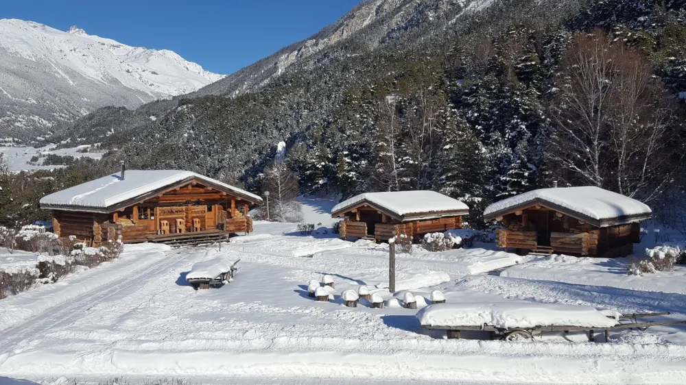 Le coin feu de camp en hiver