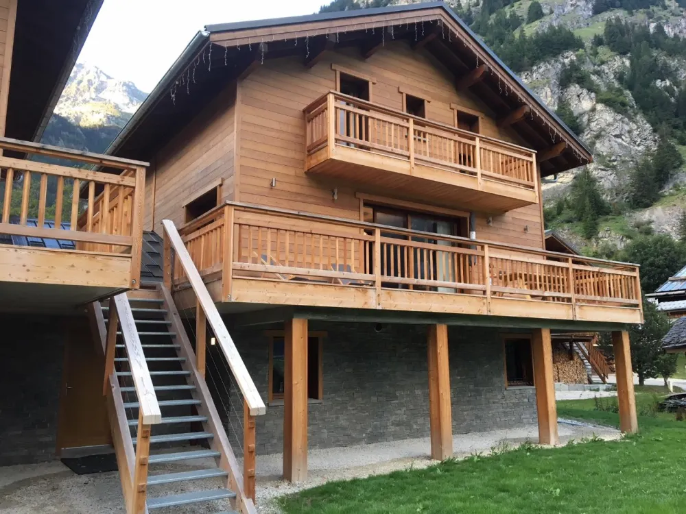 Vue du Chalet Plein sud en plein été 