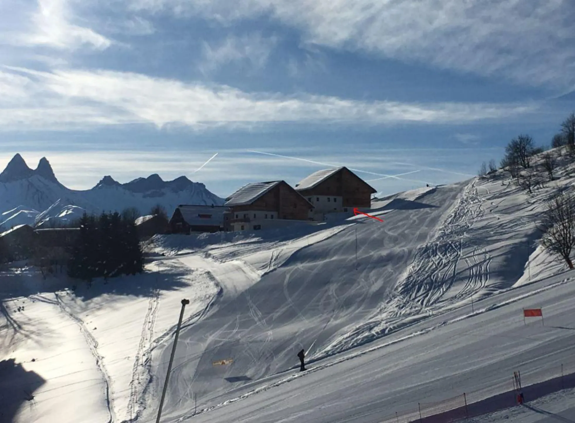 Accès direct aux pistes ("La Comborcière") et téléski du coq