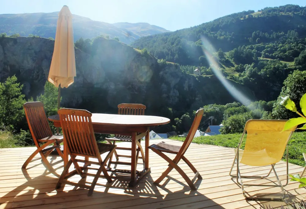Très belle terrasse avec très belle vue sur montagne !