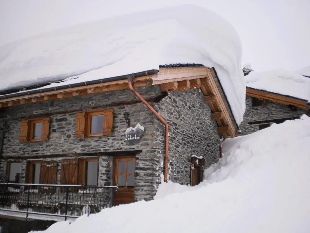 Chalet Eterlou ancien chalet d'alpage rénové en gardant le style montagnard