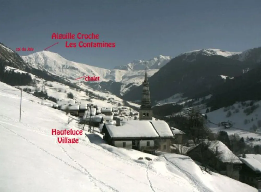 Village de Hauteluce : vue sur le Mont Blanc et la station  Les Contamines-Montjoie
Chalet au pied de l'aiguille Croche.