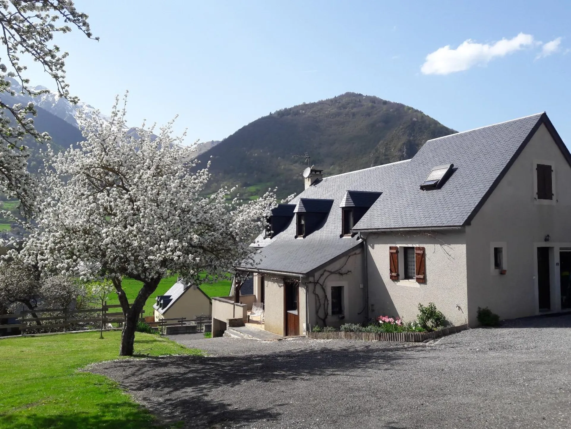Maison, jardin et parking