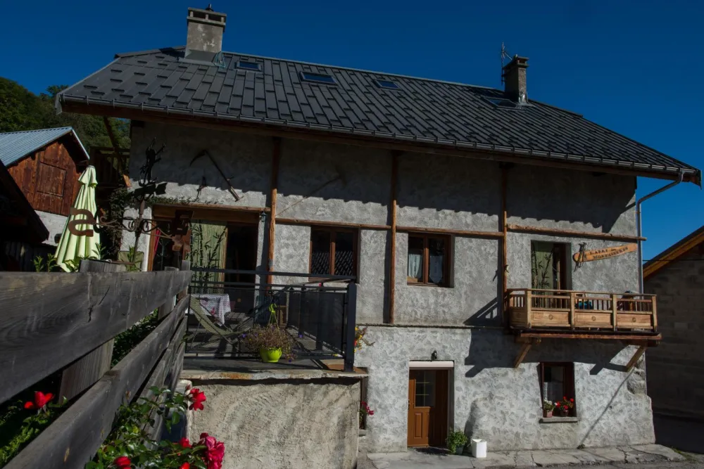 Bienvenue à Valloire au pied du col du galibier dans le hameau de "la Ruaz"
A 1530m d'altitude.