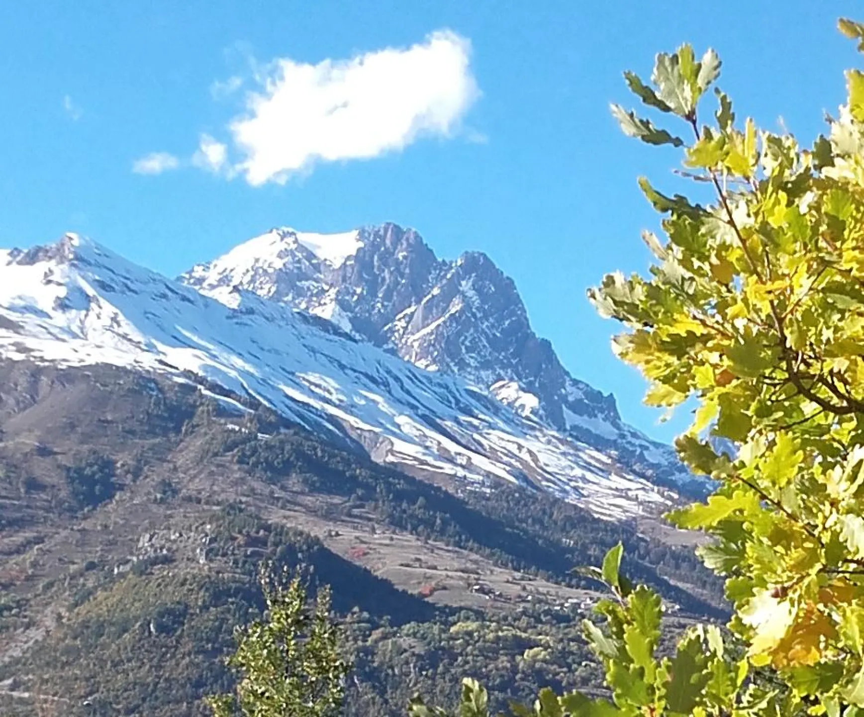 Vue sur le Pelvoux quand on marche à 5 minutes du chalet