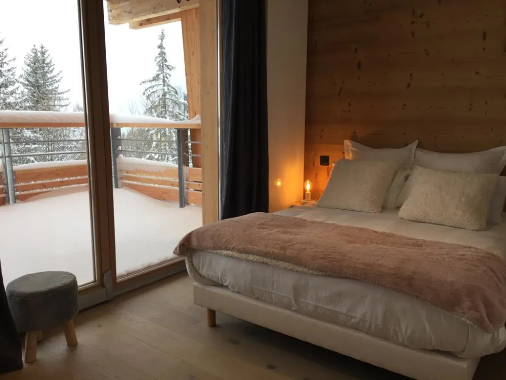 chambre maître, vue sur l'accès à une des 2 terrasses