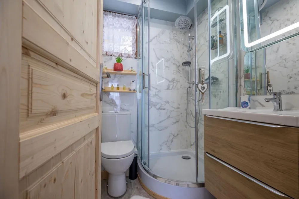 Studio rdc de 24 m2 - chalet individuel - jusqu'à 4 personnes - très proche des pistes