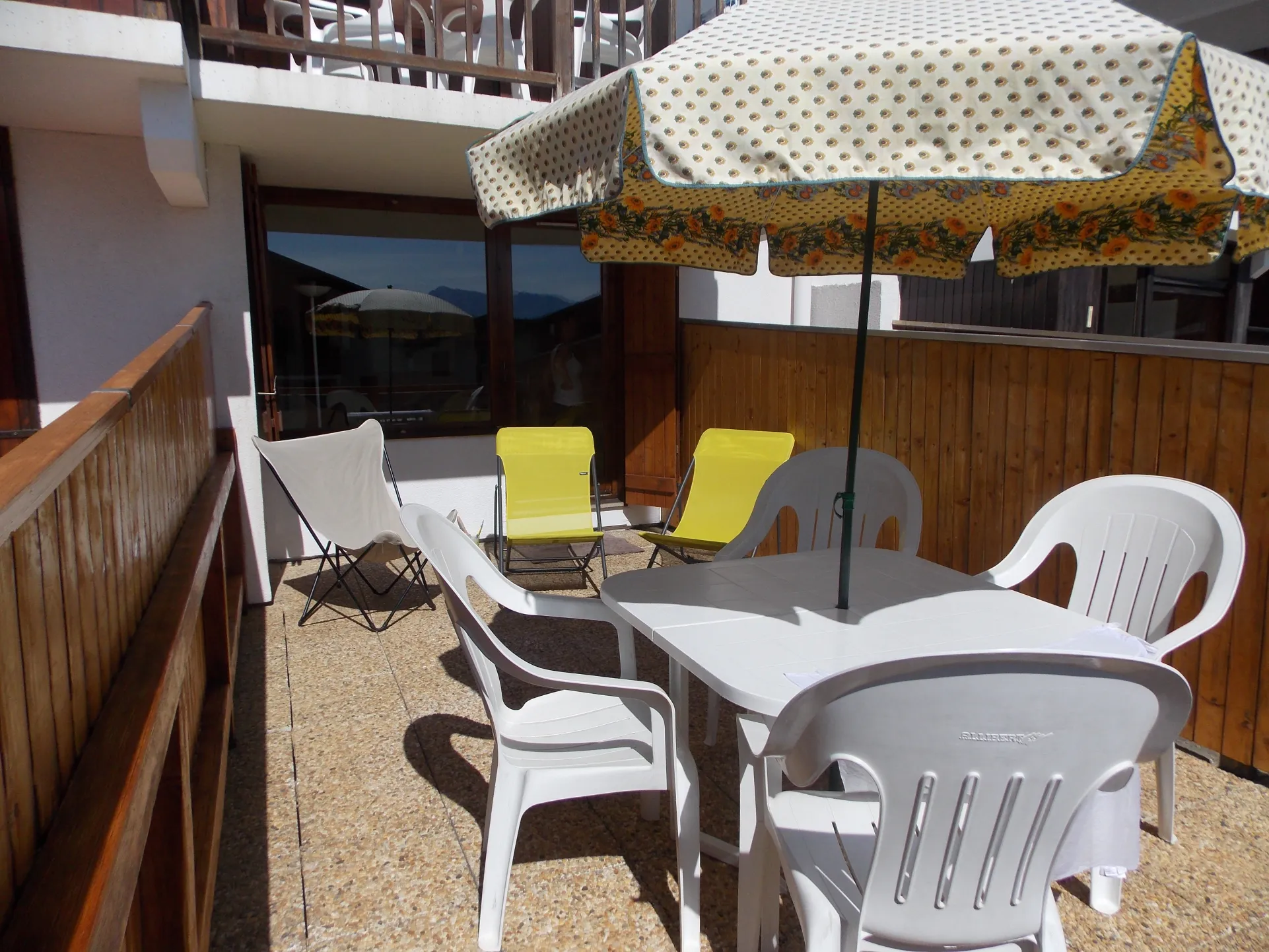Solarium plein sud pour profiter du soleil et des repas extérieur, hiver comme été