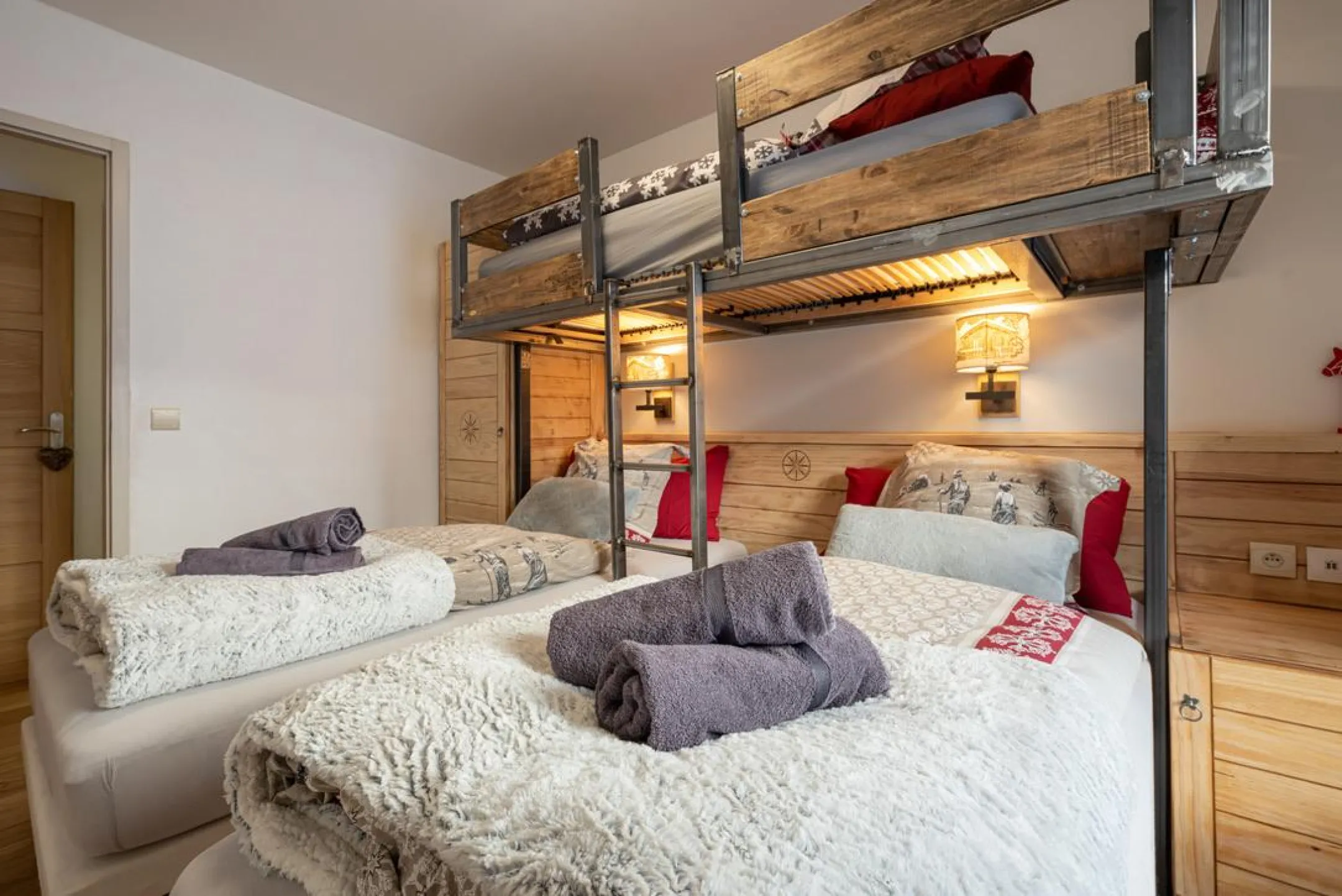 Appartement de charme en résidence 5* skis aux pieds avec piscine, jaccuzi, sauna, et hammam