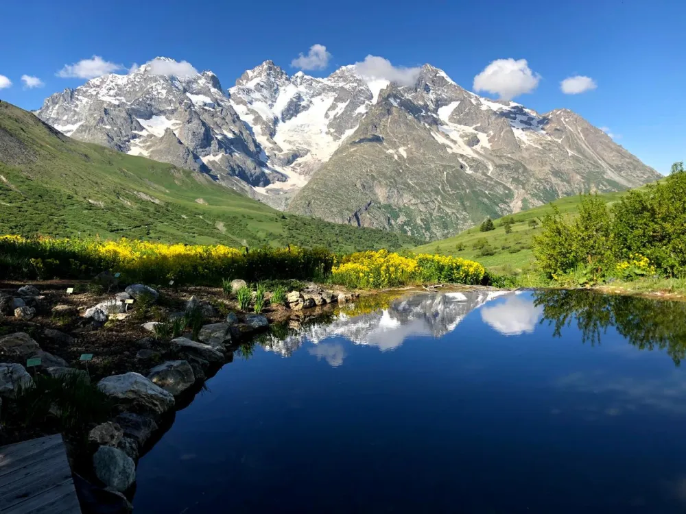 La MEIJE vue depuis le jardin alpin du Col du Lautaret