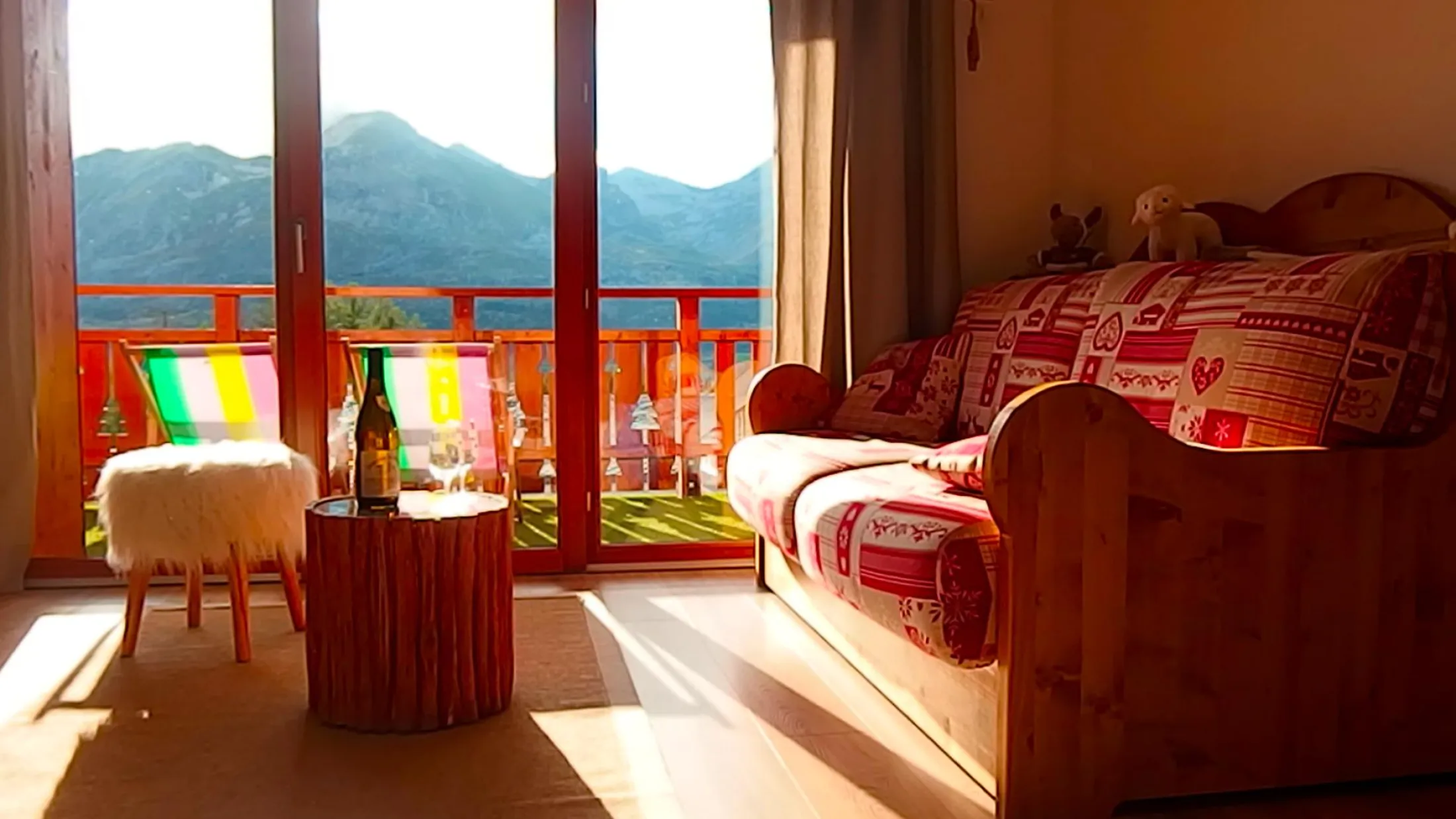 Espace canapé avec vue sur la montagne