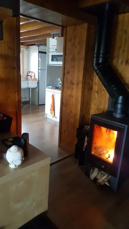 Du salon vue de la cuisine et Poêlle à bois