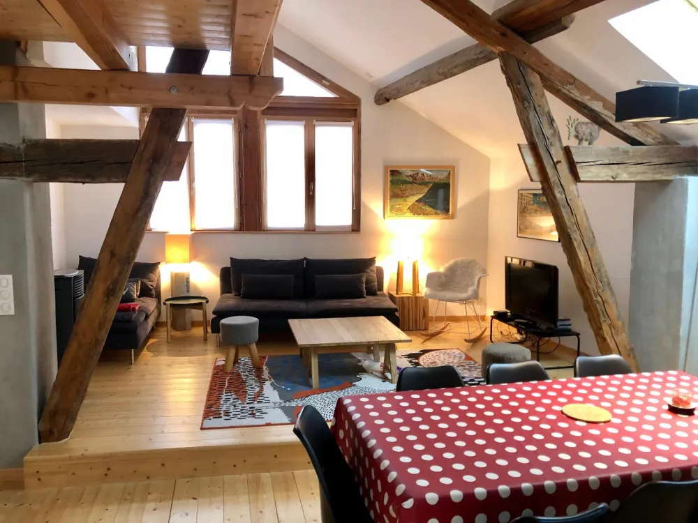 Ref. dumon - magnifique appartement en maison de pays rénovée à deux pas des pistes !