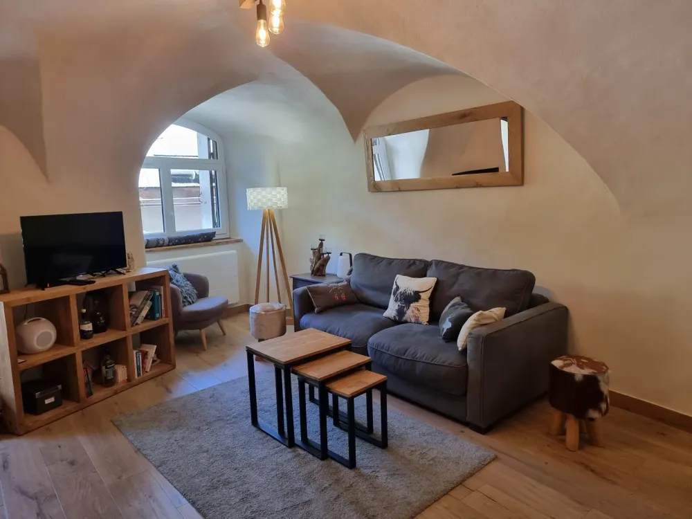 Ref. compain - superbe appartement en maison de pays rénovée avec grande terrasse !