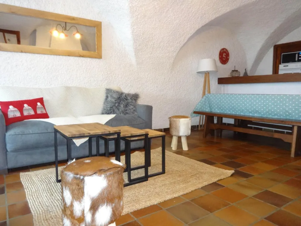 Ref. compain - superbe appartement en maison de pays rénovée avec grande terrasse !